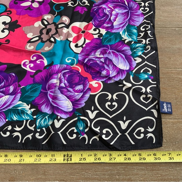 Honey Scarf, 100% Silk, 30x30 Vtg Purple Floral Print, Made in Japan. Signed - Picture 8 of 9
